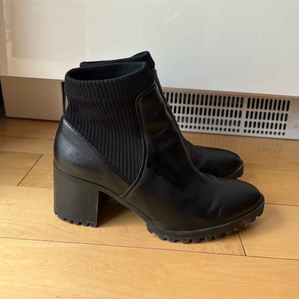 Zara Black Ribbed Ankle Boots